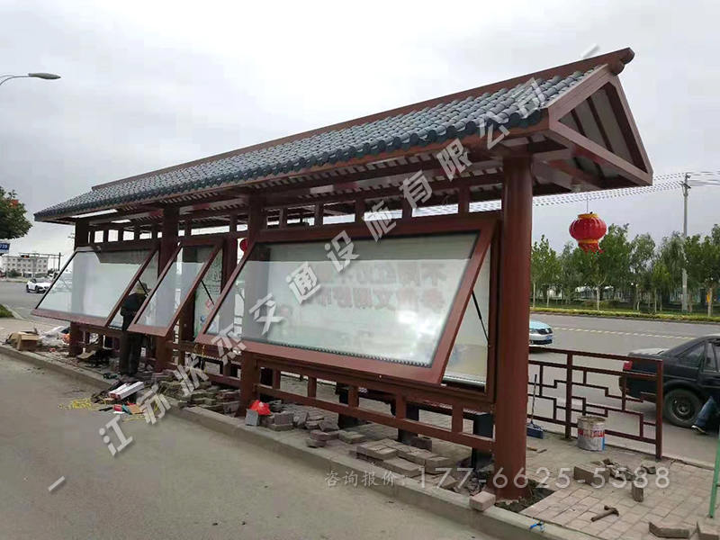中式仿古候車(chē)亭安裝現場(chǎng)